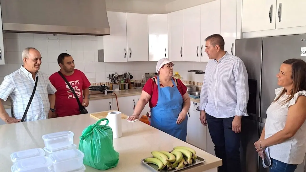 Denuncian que PP y Vox dejan sin comida a seis mayores en un pueblo de Ciudad Real