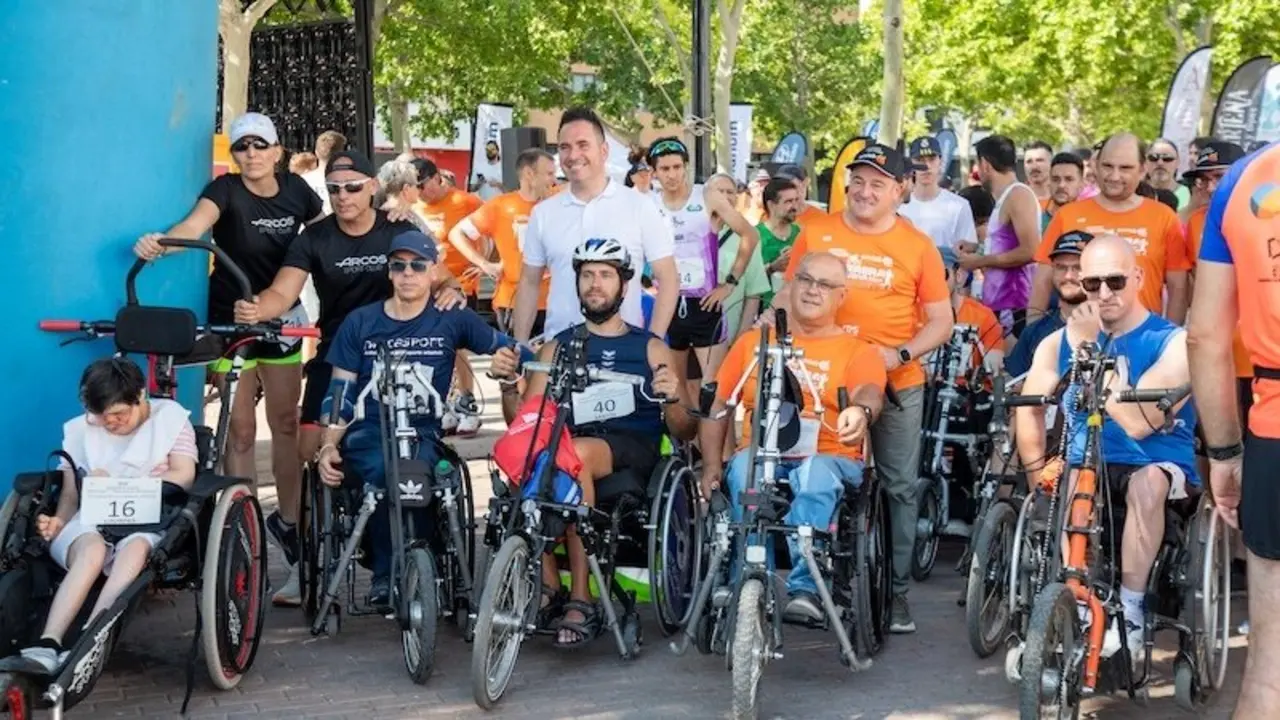 La inclusión ganó al calor en la V Carrera de Amiab Albacete con casi 400 inscritos