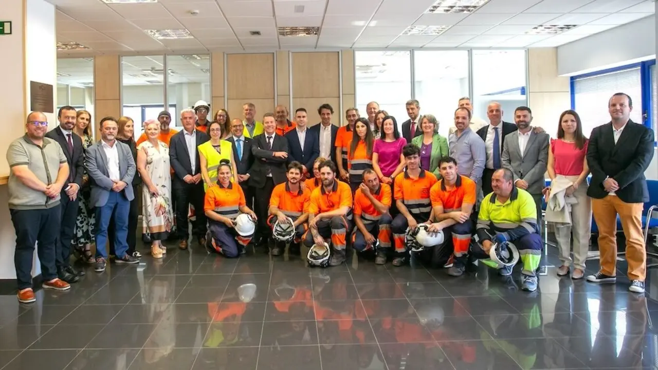 El presidente autonómico, Emiliano García-Page, inaugura, en Cabanillas del Campo (Guadalajara), las instalaciones de la empresa ´eCu Global Recycling´