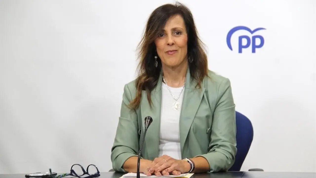 La diputada regional del PP de Castilla-La Mancha, María Gil, en rueda de prensa