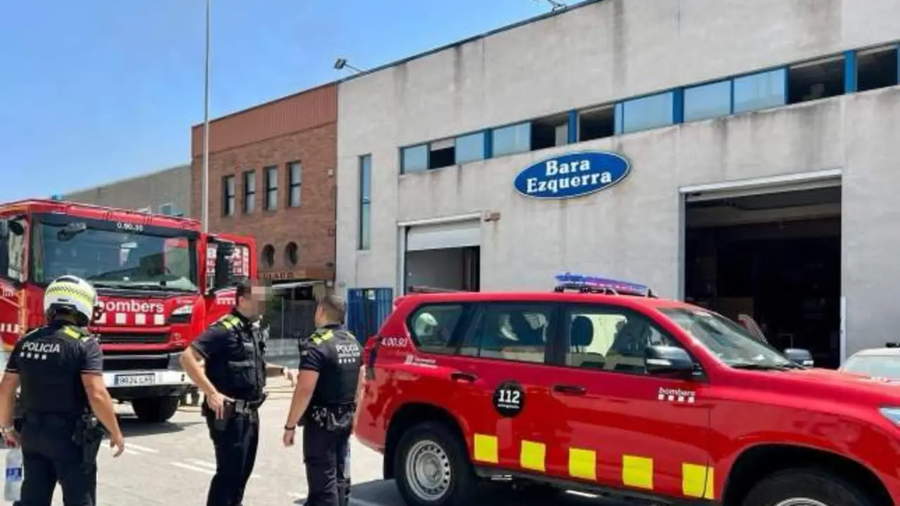 Cinco heridos, tres críticos en el hospital, al incendiarse la máquina de una imprenta