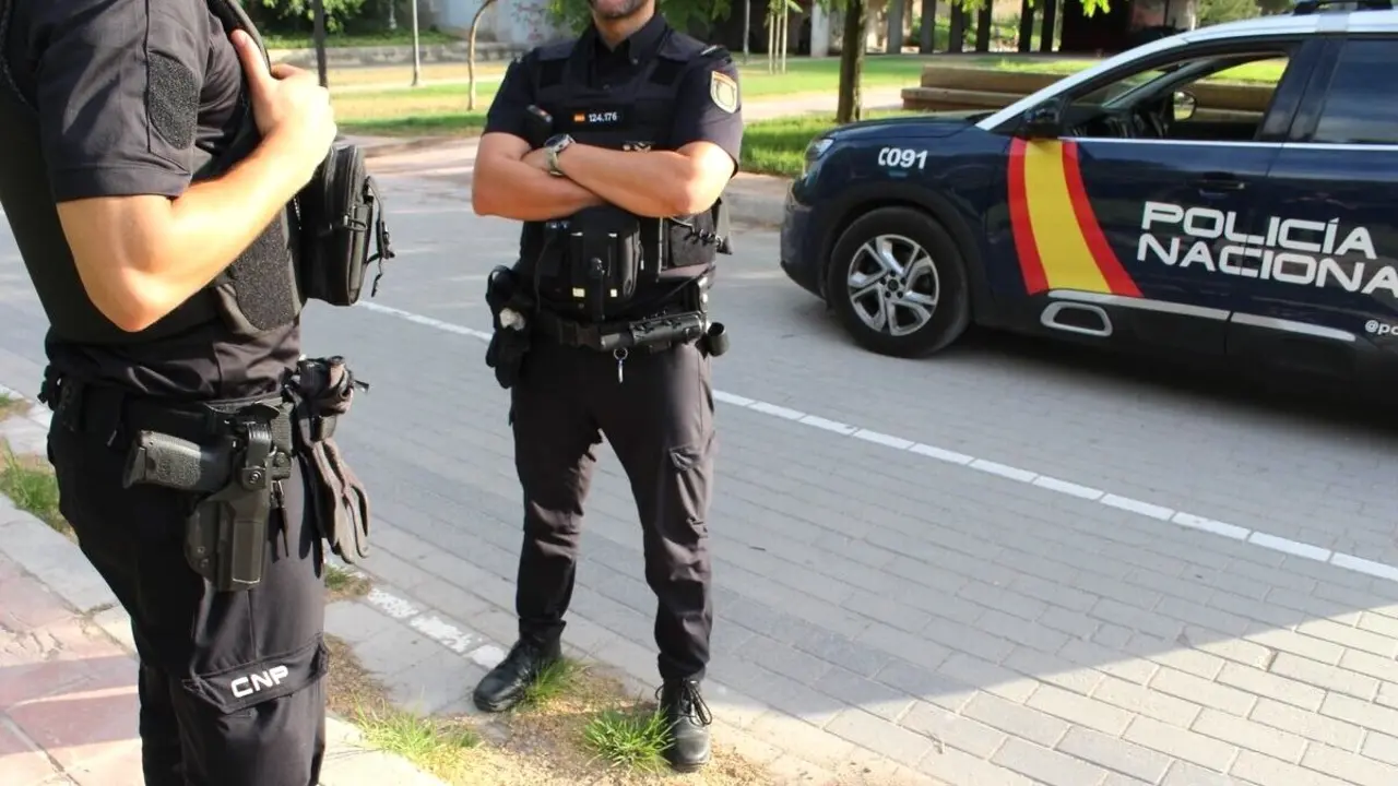 policía nacional, agentes, patrulla, crimen, cadáver, reyerta, tiroteo, violencia, parque, paraje,