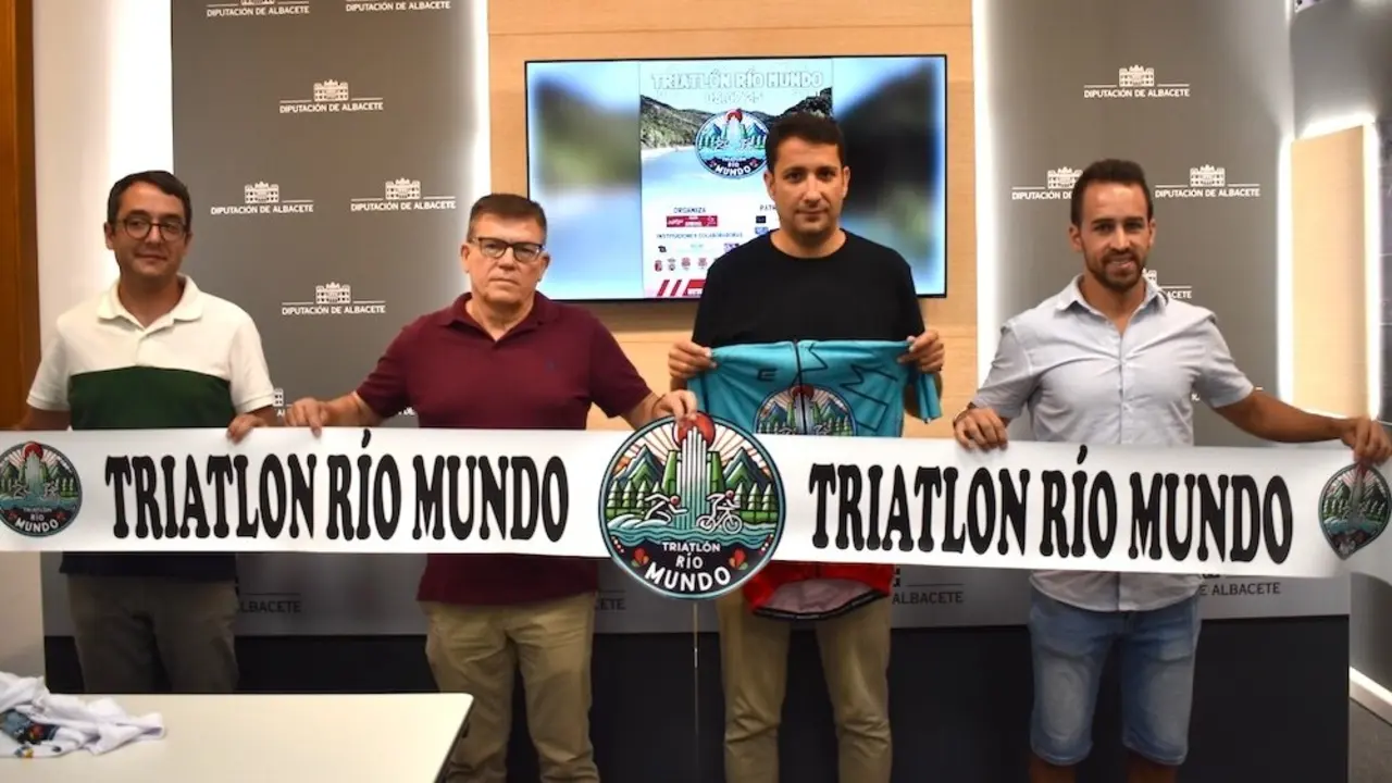El ‘I Triatlón Río Mundo’ será "el más largo y duro" de CLM con 300 participantes