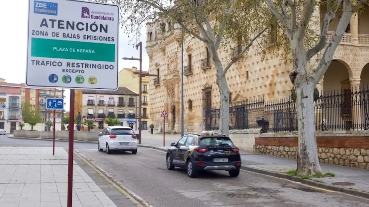 Guadalajara aprueba una nueva moratoria para las sanciones de la Zona de Bajas Emisiones (ZBE) hasta abril de 2026