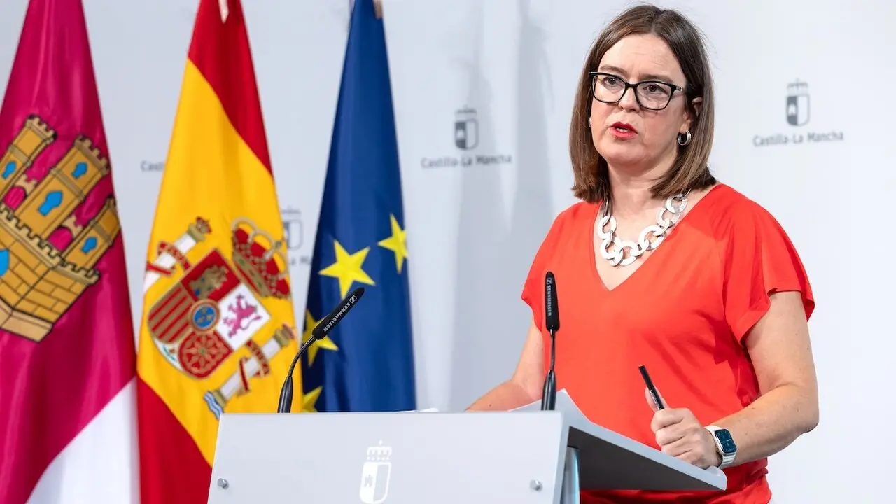 La consejera portavoz del Gobierno de Castilla-La Mancha, Esther Padilla, ha informado en rueda de prensa de los asuntos tratados en el Consejo de Gobierno - EFE/Ángeles Visdómine