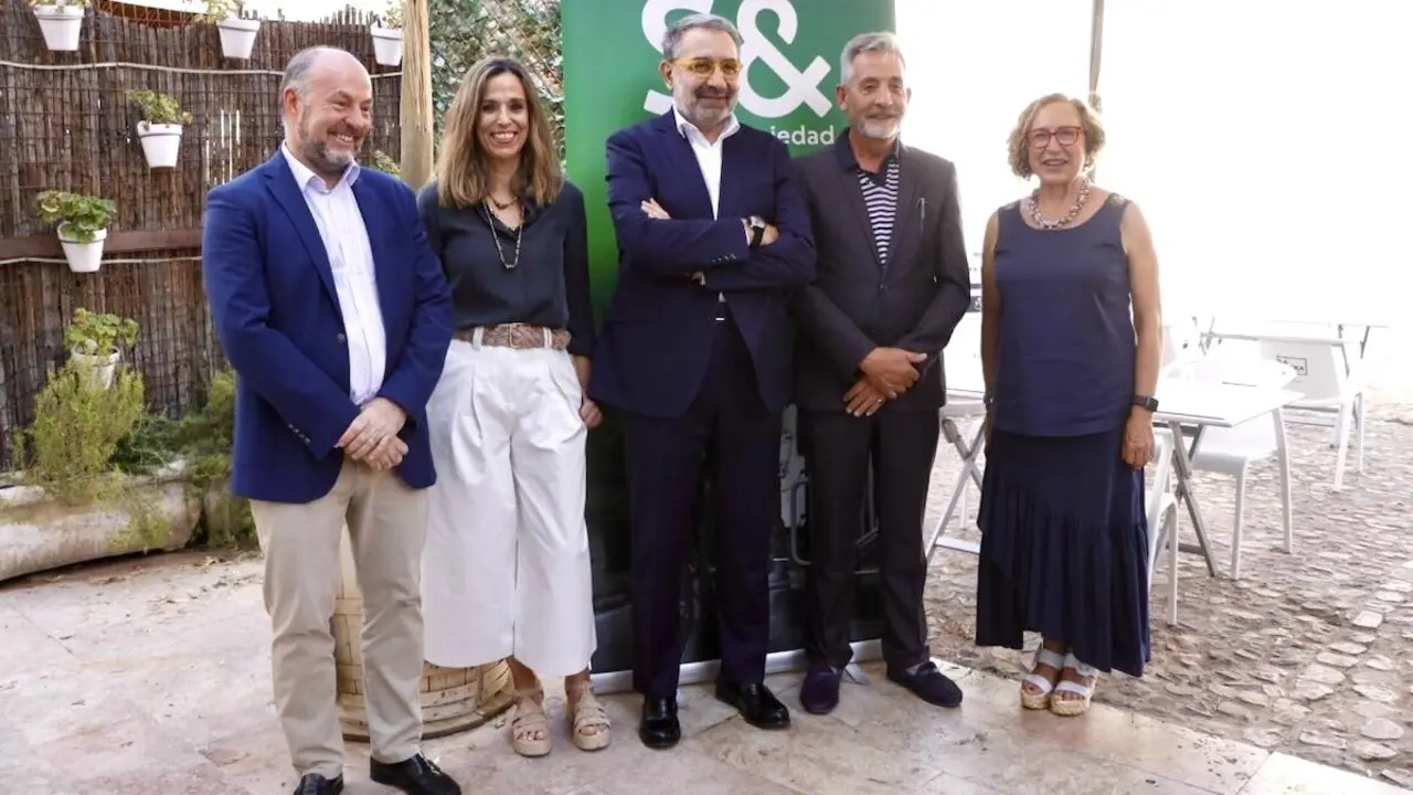 El consejero de Sanidad, Jesús Fernández Sanz, durante un encuentro con directivos de la Sanidad de Castilla-La Mancha que ha tenido lugar en Valdepeñas (Ciudad Real)