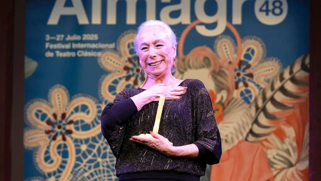 La bailaora Cristina Hoyos recibe el premio Corral de Comedias, durante la gala inaugural de la 48 edición del Festival Internacional de Teatro Clásico de Almagro (Ciudad Real) - EFE/Jesús Monroy