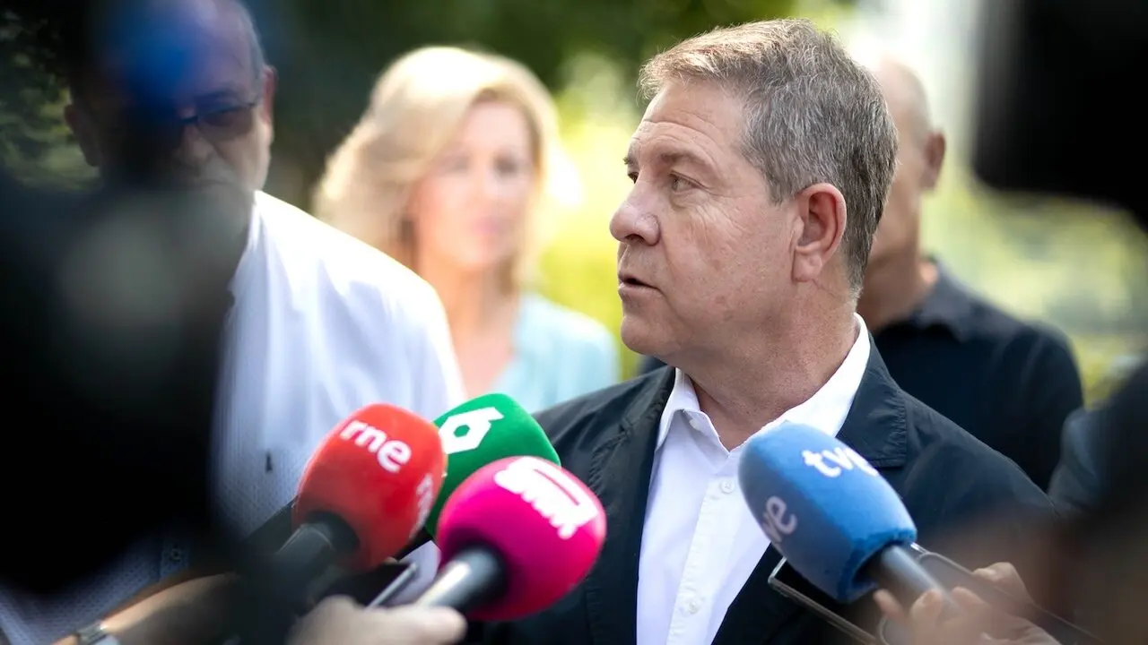 El presidente de Castilla-La Mancha, Emiliano García-Page, ha inaugurado en Uña (Cuenca), la recuperación de la barrera tobácea de la Laguna de Uña
