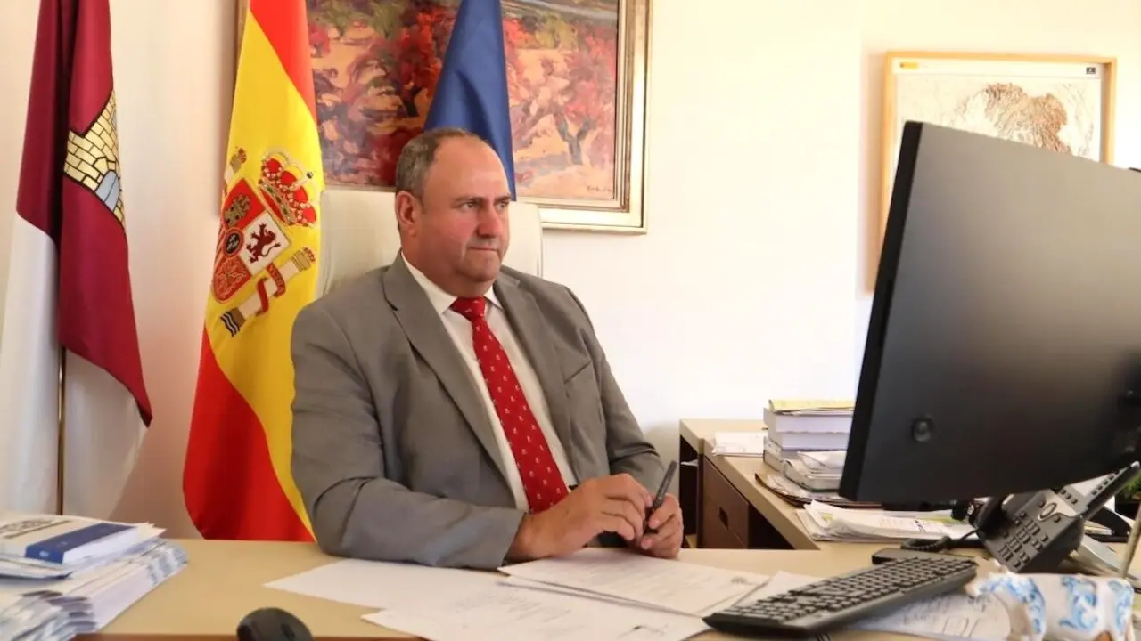 El consejero de Agricultura, Ganadería y Desarrollo Rural de Castilla-La Mancha, Julián Martínez Lizán, participa de forma telemática en la Conferencia Sectorial