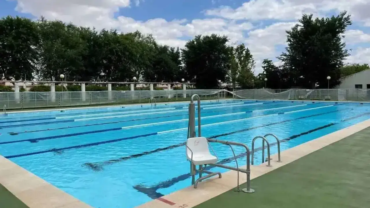 Muere un niño de 8 años tras ser rescatado inconsciente de la piscina de Sonseca (Toledo)
