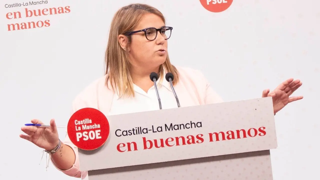 La presidenta de la Ejecutiva provincial del PSOE de Toledo, Tita García Élez, durante la rueda de prensa que ha ofrecido
