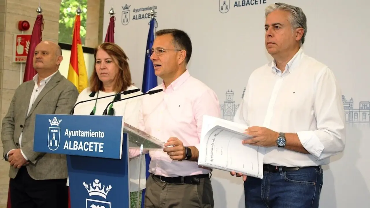 El alcalde de Albacete, Manuel Serrano, ha presentado el proyecto de prolongación de la Avenida de España hasta la Ciudad Deportiva