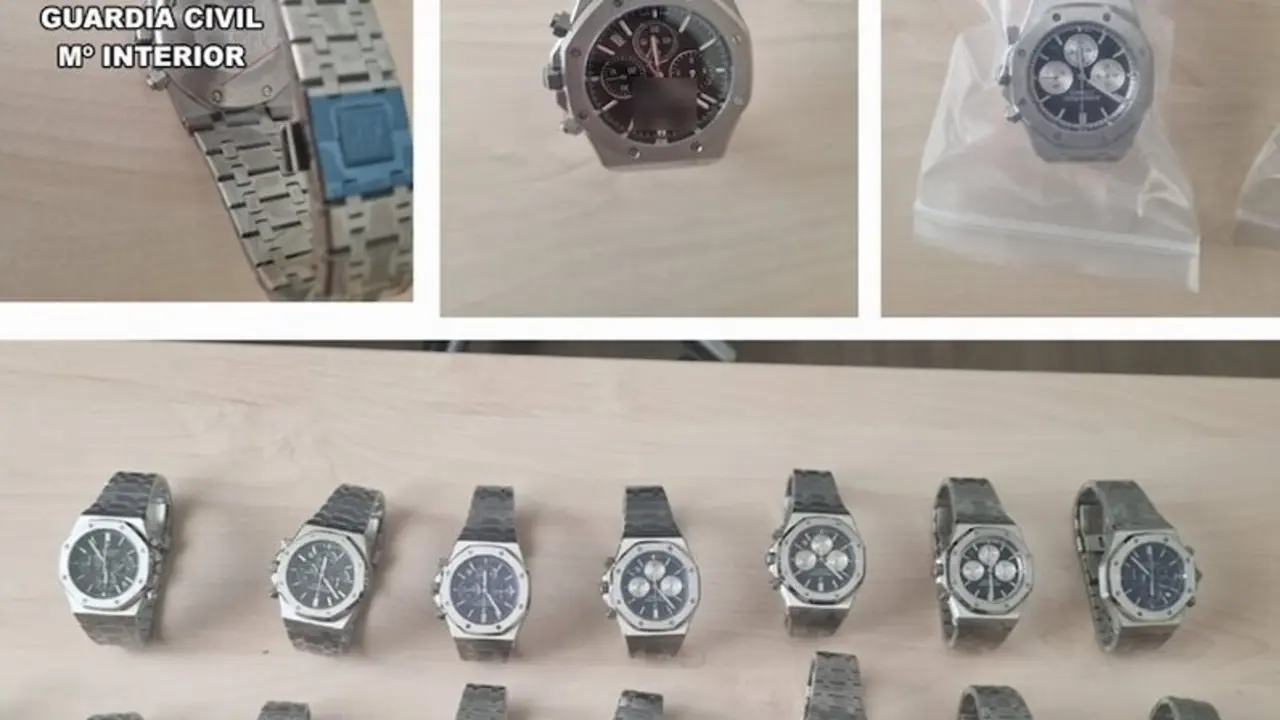 La Guardia Civil interviene en Albacete un envío con 40 relojes alta gama falsificados