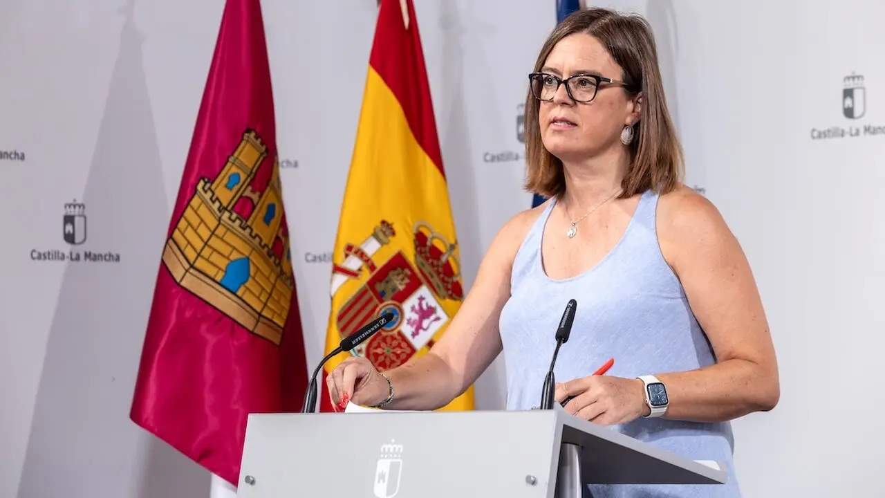 La consejera portavoz del Gobierno de Castilla-La Mancha, Esther Padilla, ha informado en rueda de prensa de los asuntos del Consejo de Gobierno - EFE/Ángeles Visdómine