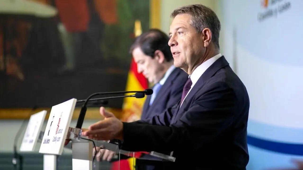 El presidente de Castilla-La Mancha, Emiliano García-Page, ha firmado en Arenas de San Pedro (Ávila), un convenio de colaboración en materia de asistencia sanitaria con el presidente de Castilla y León, Alfonso Fernández Mañueco