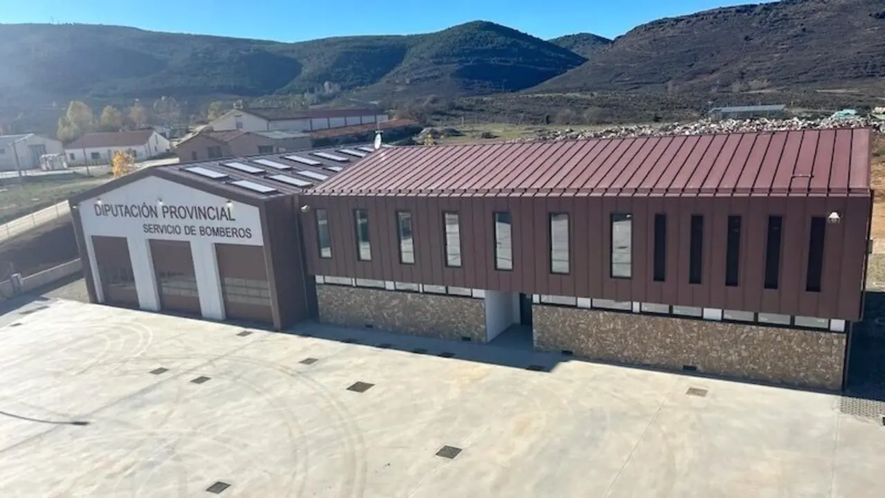 Este mes llegarán los primeros vehículos a los nuevos parques de bomberos de Cañete y Priego