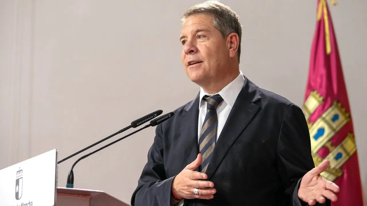El presidente de Castilla-La Mancha, Emiliano García-Page, ha presidido el acto de firma de los nuevos estatutos de la Asociación Interprofesional Vinos de Valdepeñas