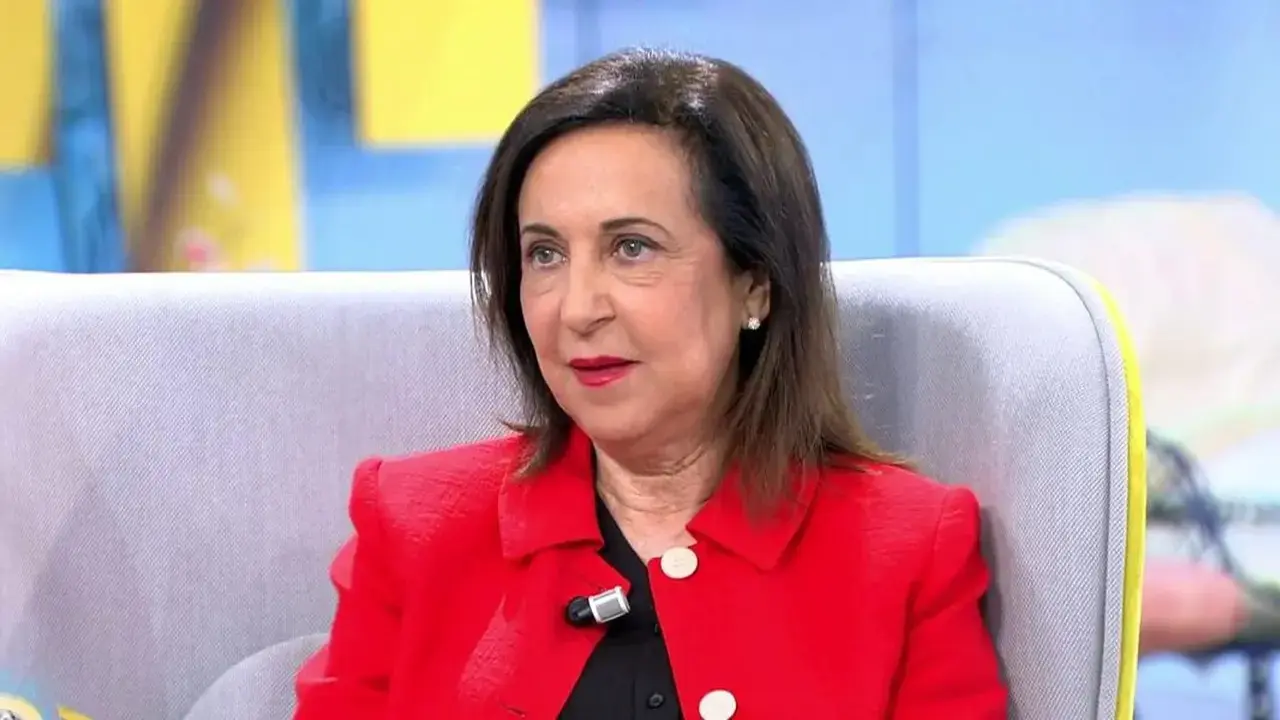 Margarita Robles dice de García-Page que "gana elecciones" y que "la gente le vota y le quiere"