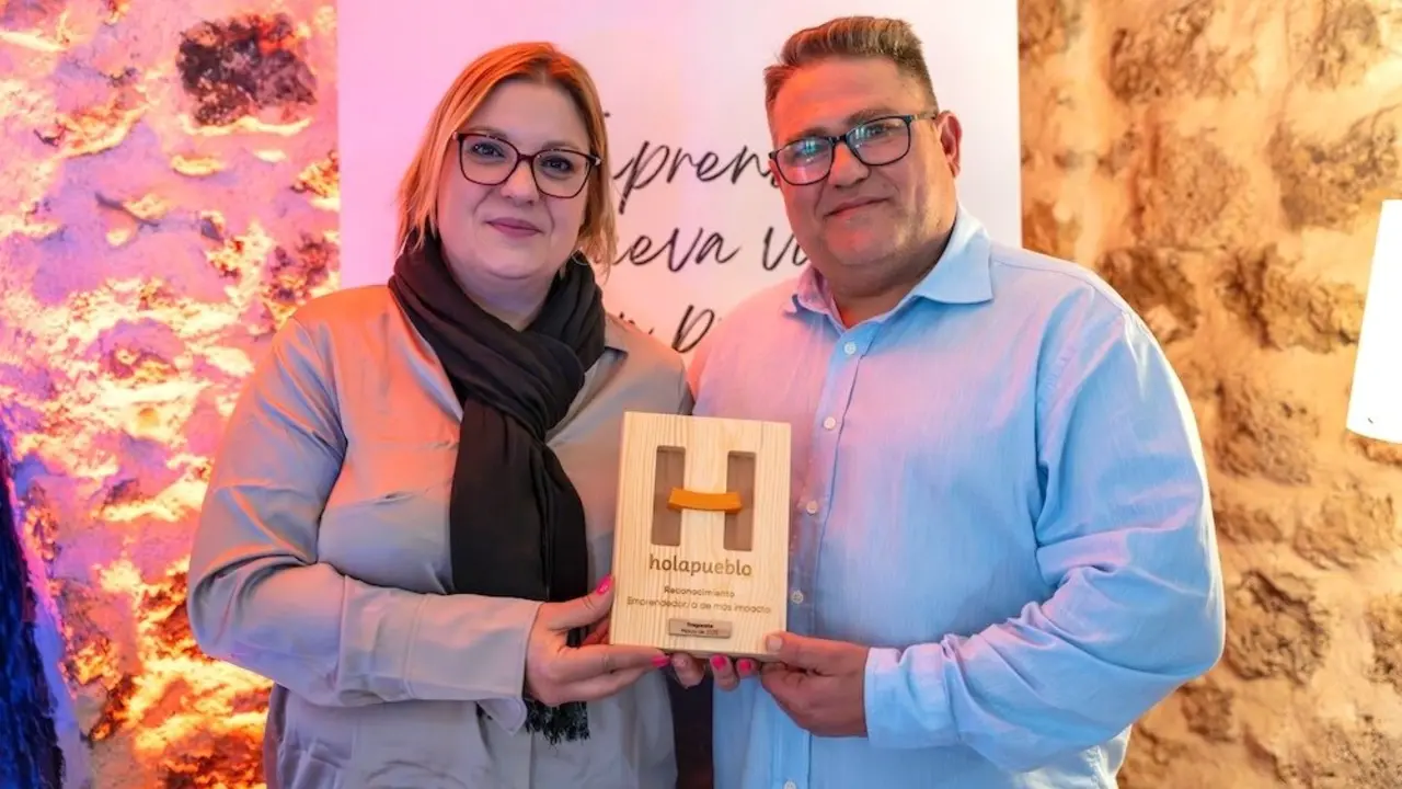 Laura y David, pobladores Arbancón (Guadalajara), premiados por Holapueblo