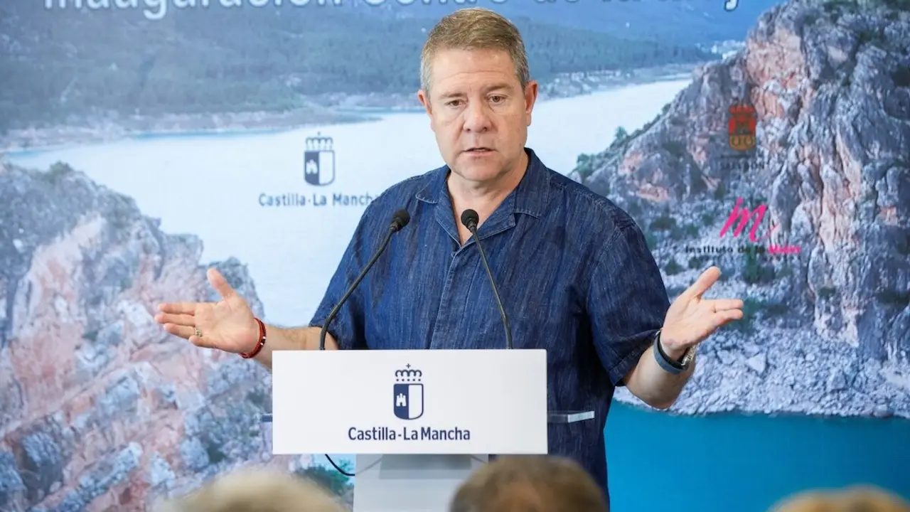 El presidente de Castilla-La Mancha, Emiliano García-Page, ha inaugurado en Sacedón (Guadalajara), el Centro de la Mujer que está ubicado en la Avenida Florentino Fernández de la localidad