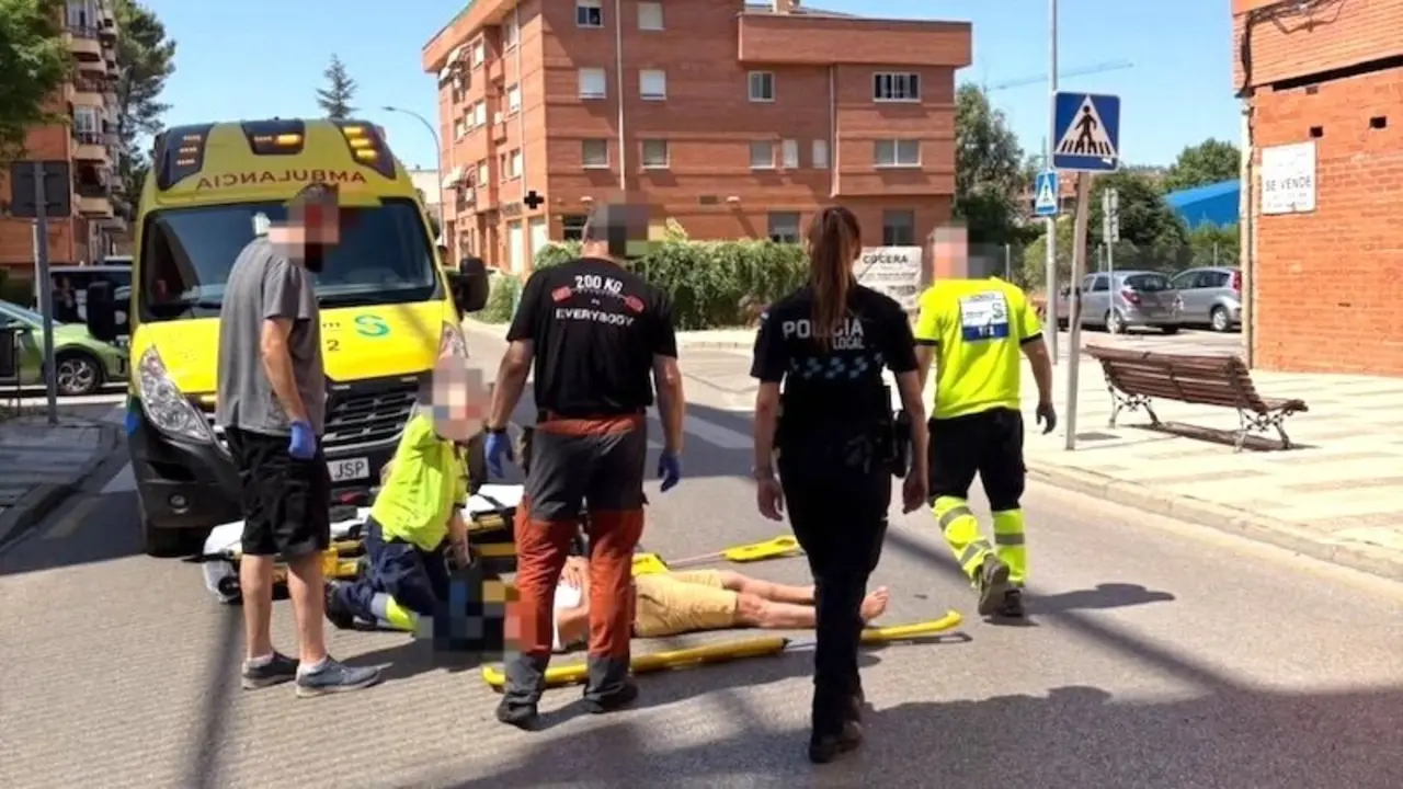 Herido un motorista tras un accidente con un turismo en una calle de Cuenca