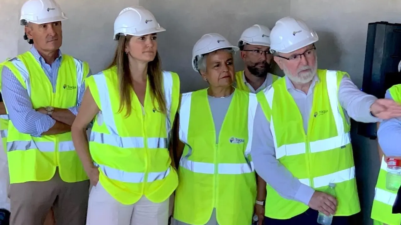 La ministra para la Transición Ecológica y el Reto Demográfico, Sara Aagesen, durante su visita a la nueva base de las Brigadas de Refuerzo en Incendios Forestales (BRIF), en Cuenca