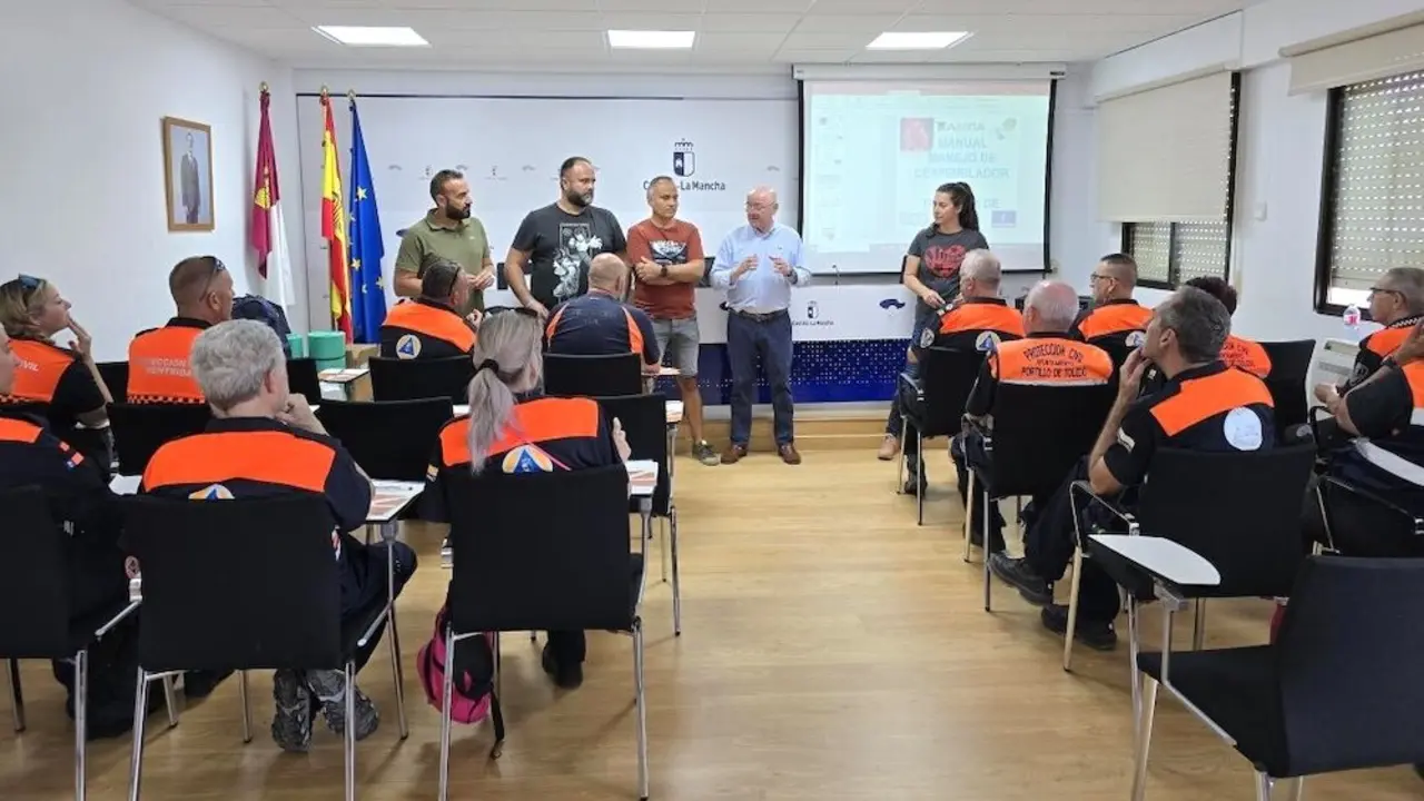 Personal de emergencias se forma en reanimación cardiopulmonar y uso del desfibrilador