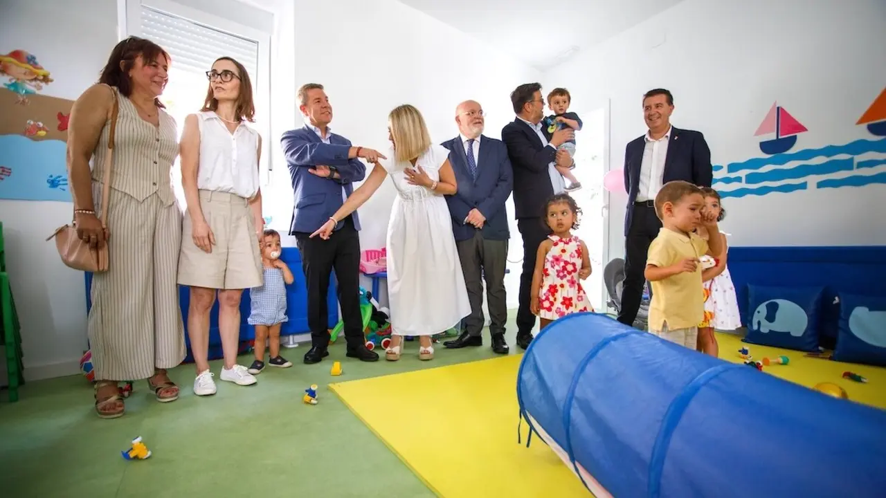 El presidente de Castilla-La Mancha, Emiliano García-Page, ha inaugurado en Pozo Lorente (Albacete), la Escuela Infantil ‘Las Amapolas’