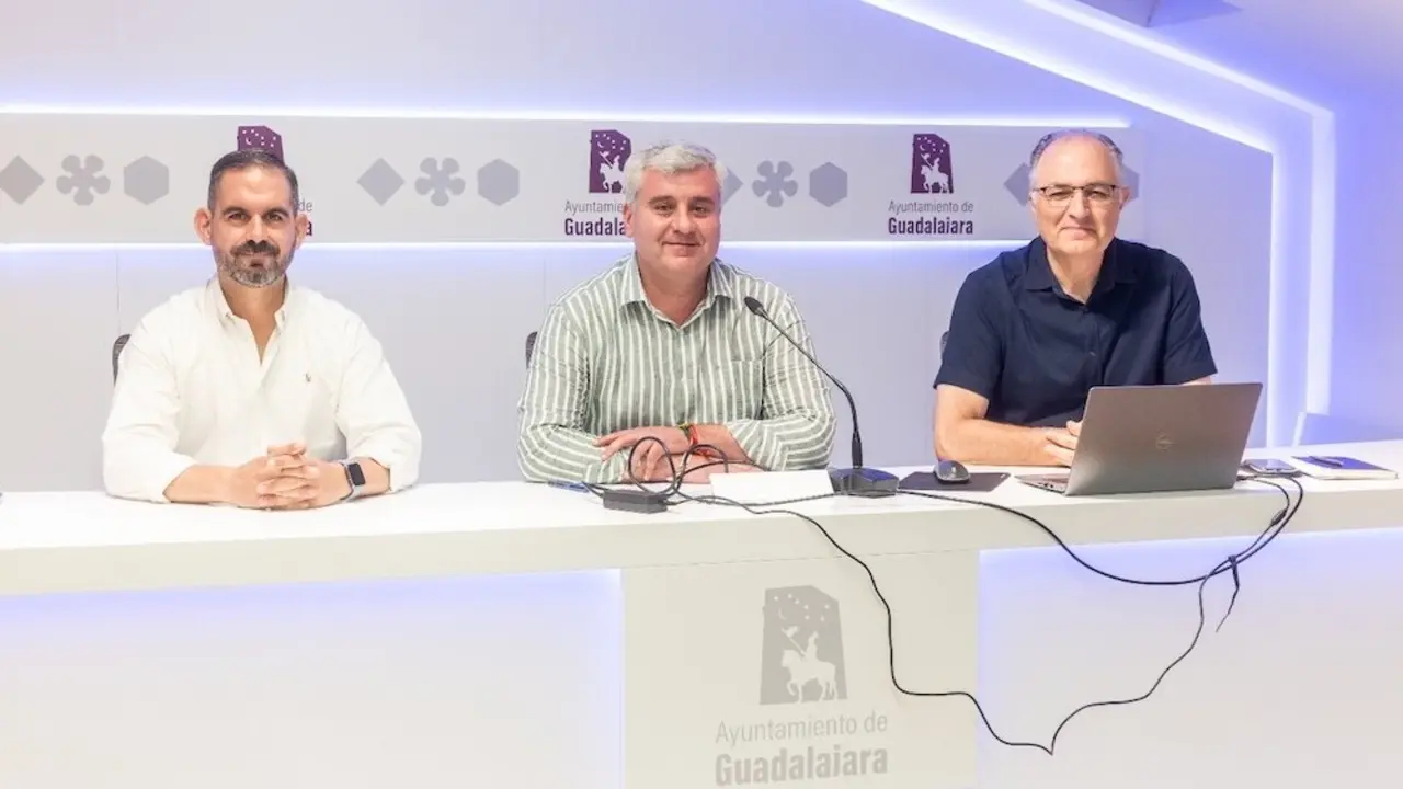 Presentación del proyecto de rehabilitación del Alcázar Real de Guadalajara, en la sala de prensa del Ayuntamiento