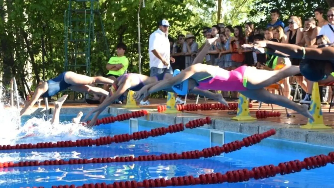 El XXXVI Interpueblos de Natación empieza en Chiloeches y llegará a 43 pueblos