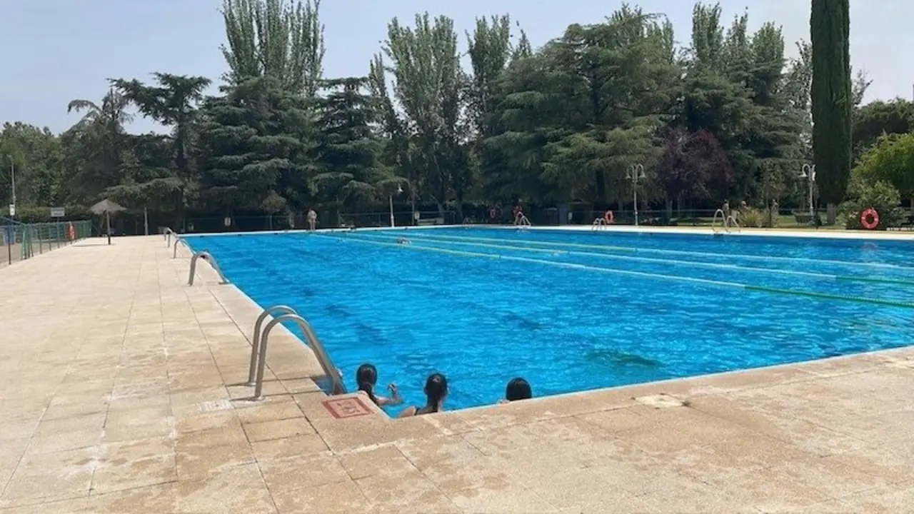 Dos socorristas salvan la vida a una joven en parada cardiorrespiratoria en una piscina de Talavera de la Reina (Toledo)