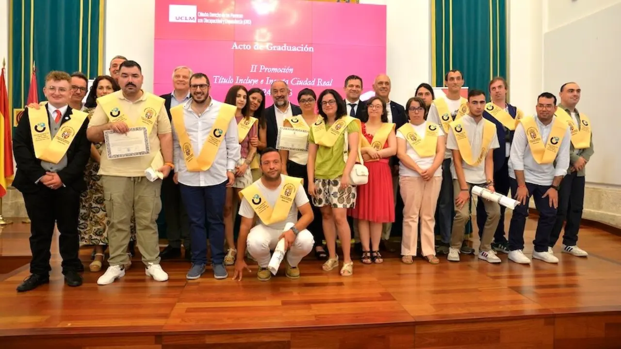 La UCLM celebra la graduación de 15 alumnos con discapacidad del programa Incluye e Inserta