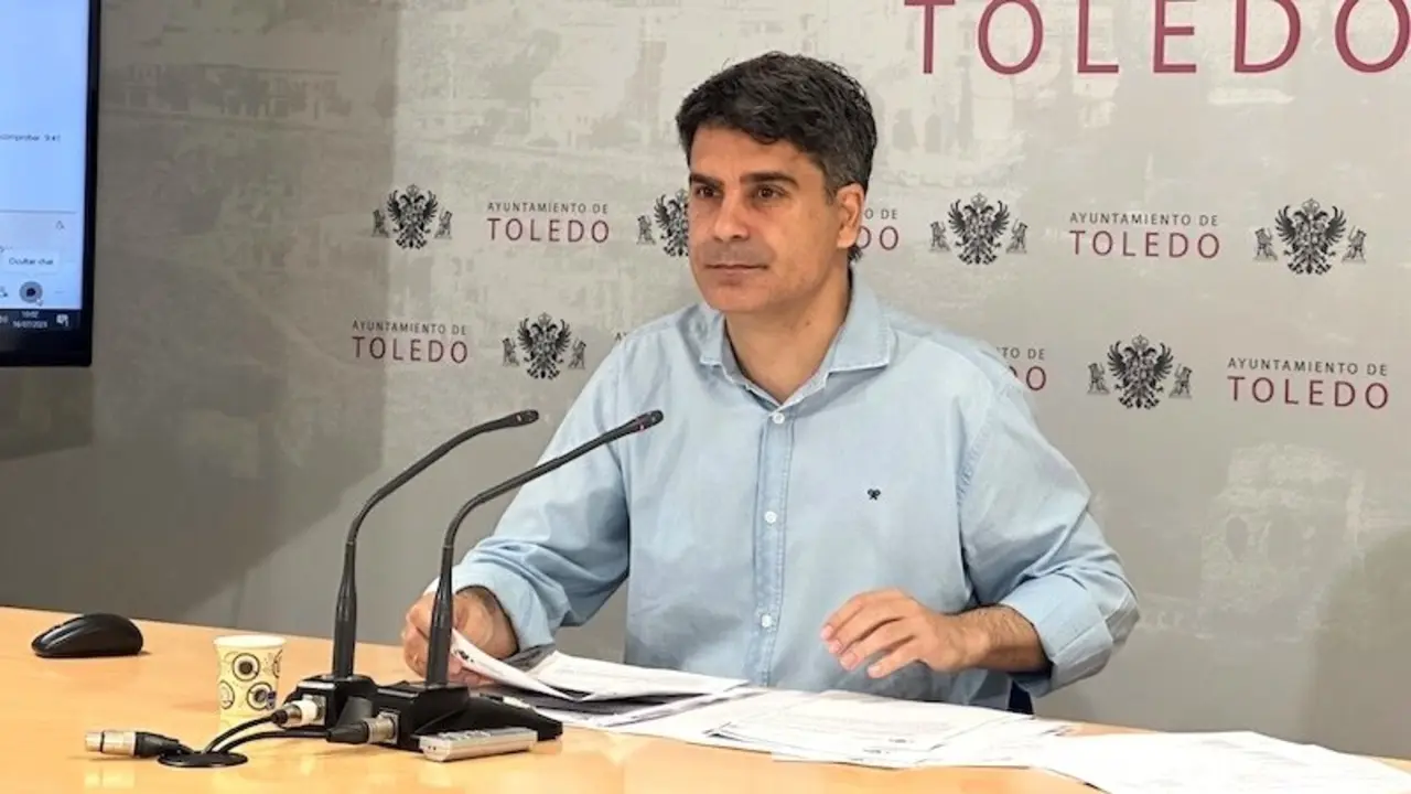 El portavoz del equipo de Gobierno del Ayuntamiento de Toledo, Juan José Alcalde, durante la rueda de prensa que ha ofrecido