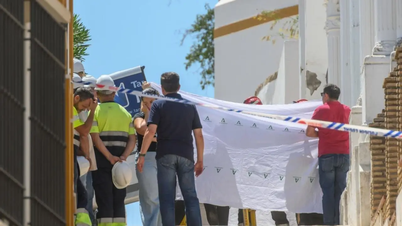 Mueren dos obreros al derrumbarse sobre ellos el techo de un edificio en obras, cadáver, reyerta,
