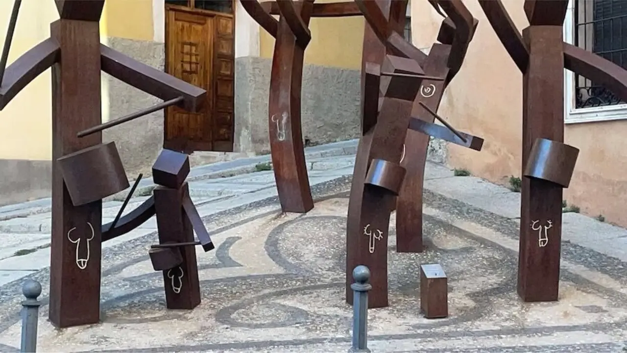 Vandalizan la escultura de homenaje a los turbos de la calle Palafox de Cuenca