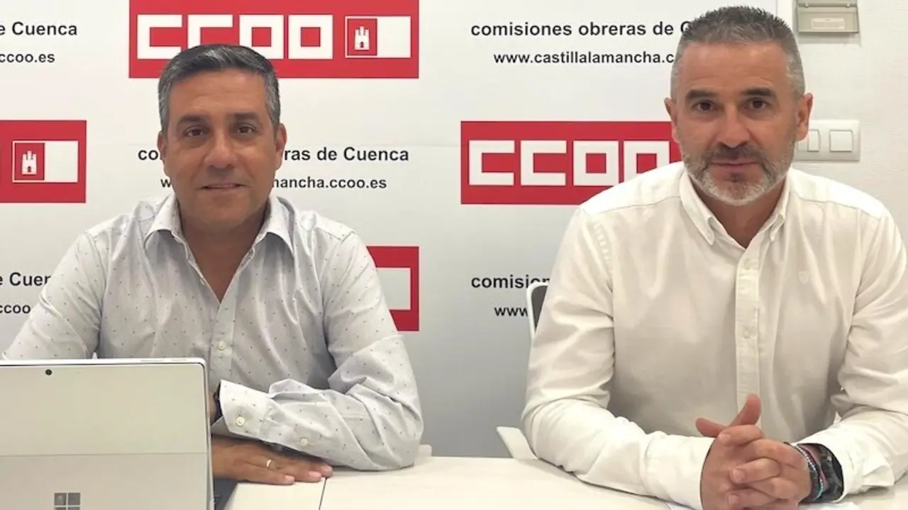 El secretario general de CCOO Castilla-La Mancha, Javier Ortega, y el secretario general del sindicato en Cuenca, Carlos Hortelano