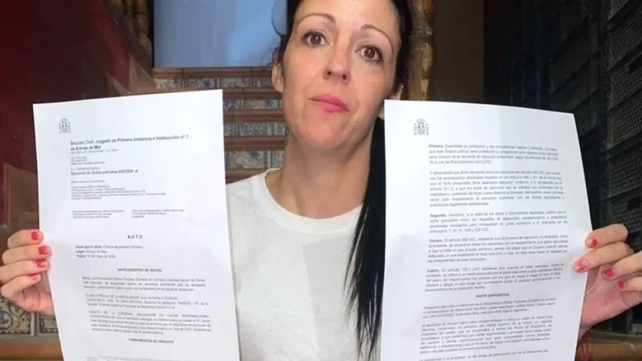 Sara Cabra, tía de la menor de Sigüenza (Guadalajara), denuncia una decisión judicial “incomprensible e injusta” que, asegura, pone en entredicho el bienestar de la niña que debe ser entregada a su padre, condenado por maltrato - Fotografía: CMM