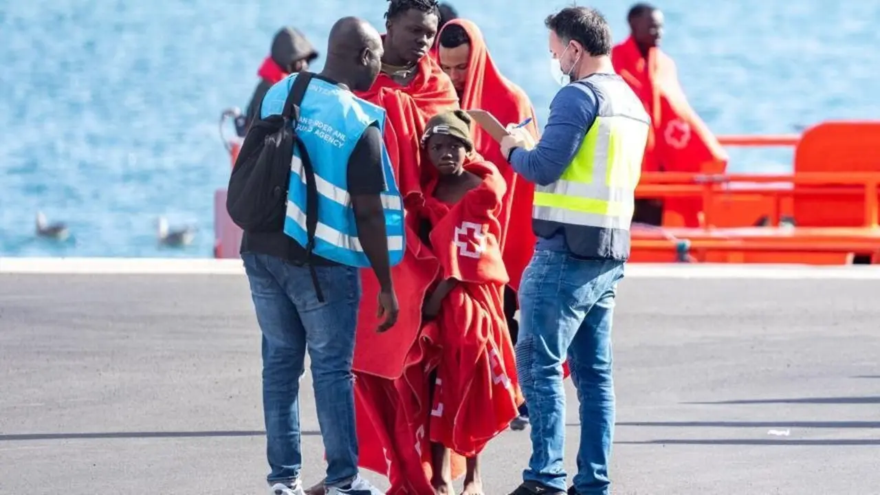 inmigración, migrantes, menas, menores, ong, ayuda humanitaria, pateras,