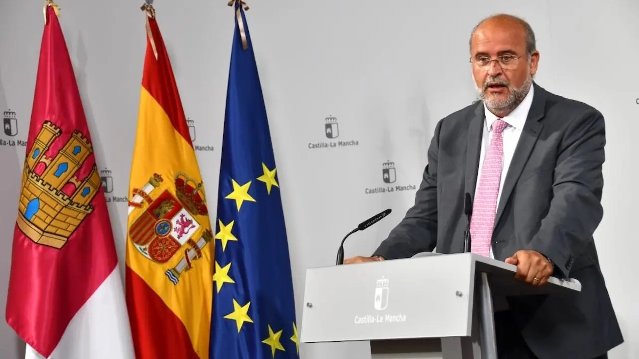 El vicepresidente primero del Gobierno de Castilla-La Mancha, José Luis Martínez Guijarro, este lunes durante una comparecencia en Toledo