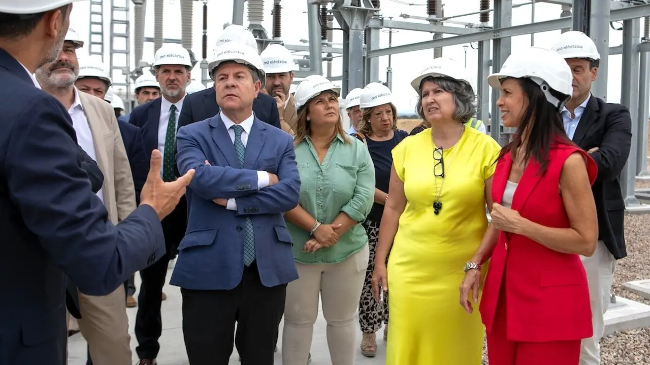 El presidente de Castilla-La Mancha, Emiliano García-Page, ha inaugurado junto a la presidenta de Red Eléctrica, Beatriz Corredor, la subestación eléctrica Calera y Chozas 220 KV, en la provincia de Toledo
