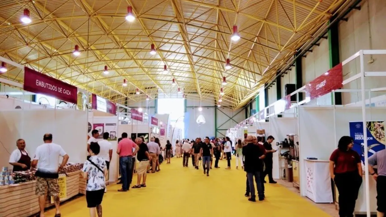 Más de 40 expositores en la LI Feria Internacional del Ajo de Las Pedroñeras (Cuenca)