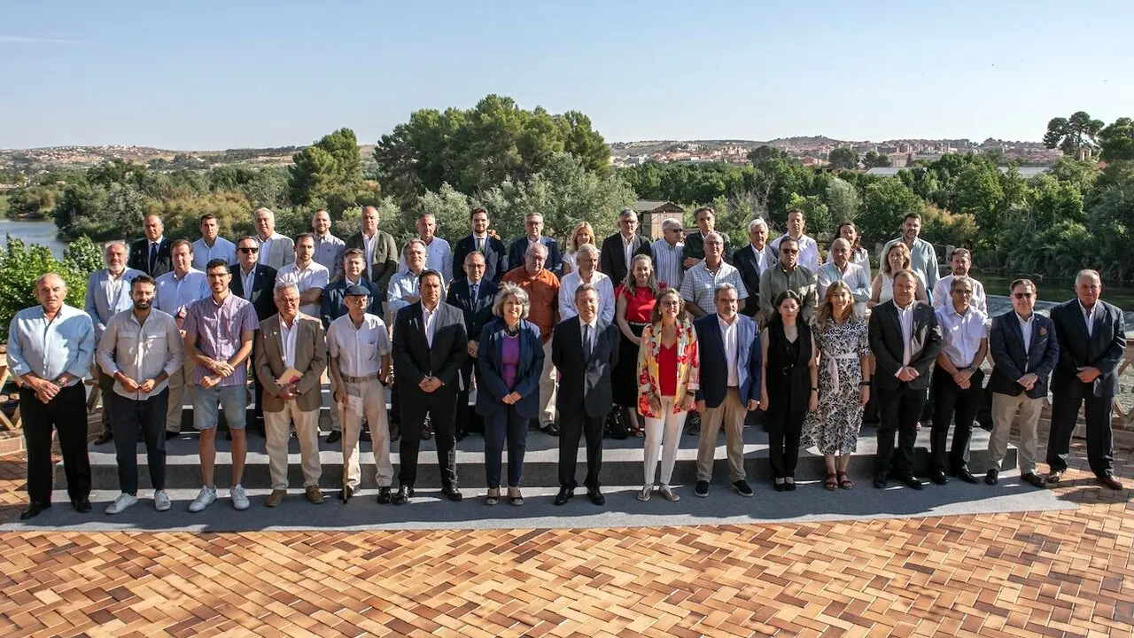El jefe del Ejecutivo autonómico, Emiliano García-Page, ha presidido en Toledo la sexta reunión de la Mesa del Agua de Castilla-La Mancha