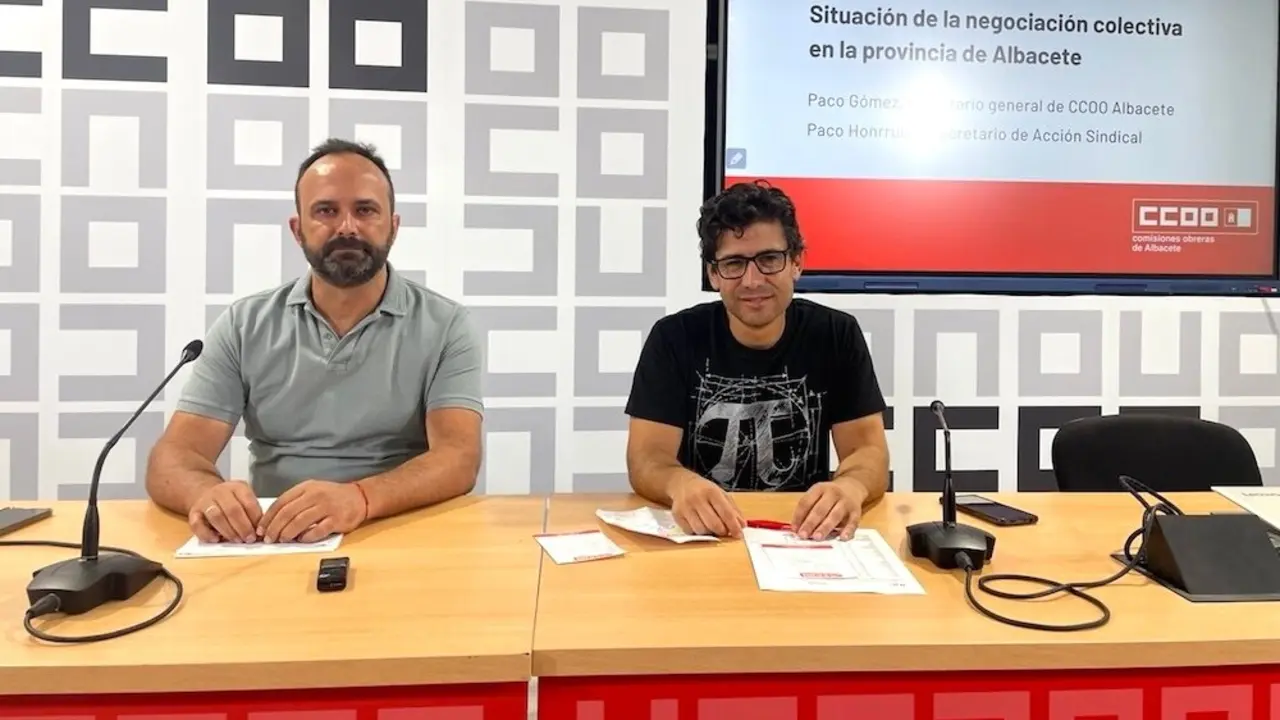 El secretario general de CCOO Albacete, Paco Gómez, y el secretario de Acción Sindical, Francisco Honrubia, durante la rueda de prensa que han ofrecido
