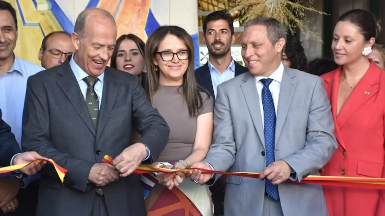 El presidente de la Diputación de Cuenca, Álvaro Martínez Chana. ha participado este viernes en la inauguración de la Feria del Ajo de Las Pedroñeras