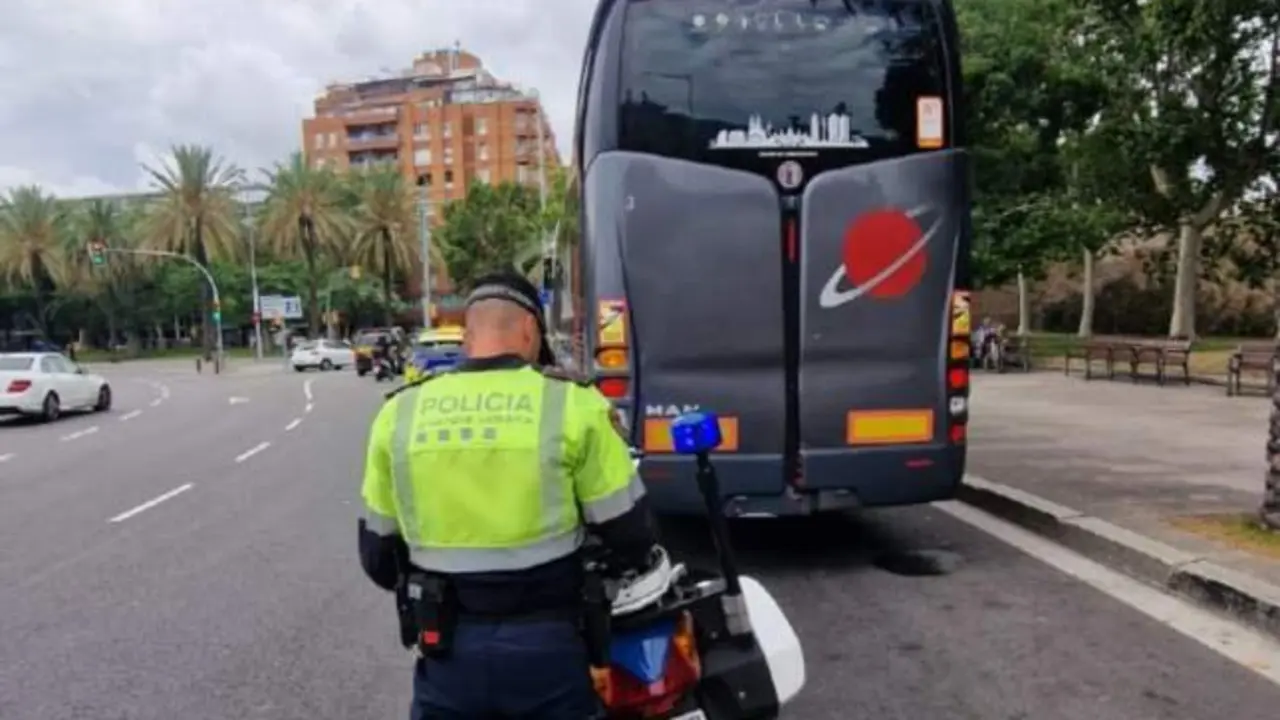 Paran un autobús con niños de entre 4 y 12 años porque el conductor iba drogado