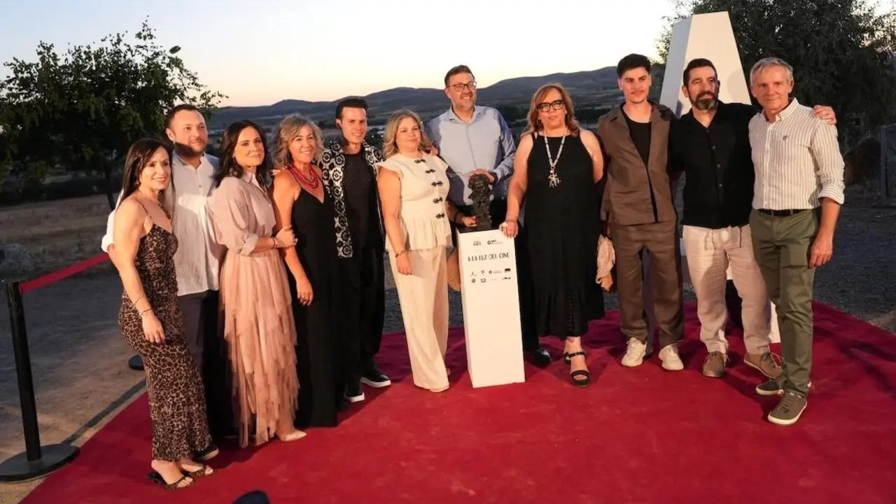 El consejero de Educación, Cultura y Deportes de Castilla-La Mancha en la actividad cultural ‘A la luz del cine 2025’, que ha tenido lugar en el Cerro Calderico de Consuegra (Toledo)