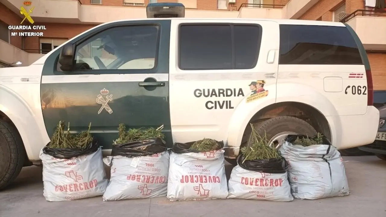 Tres detenidos mientras conducían con 38 kilos de marihuana en un coche robado
