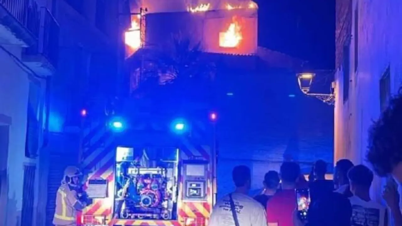 VIDEO. Incendio en un edificio: vecinos desalojados y posibles víctimas atrapadas