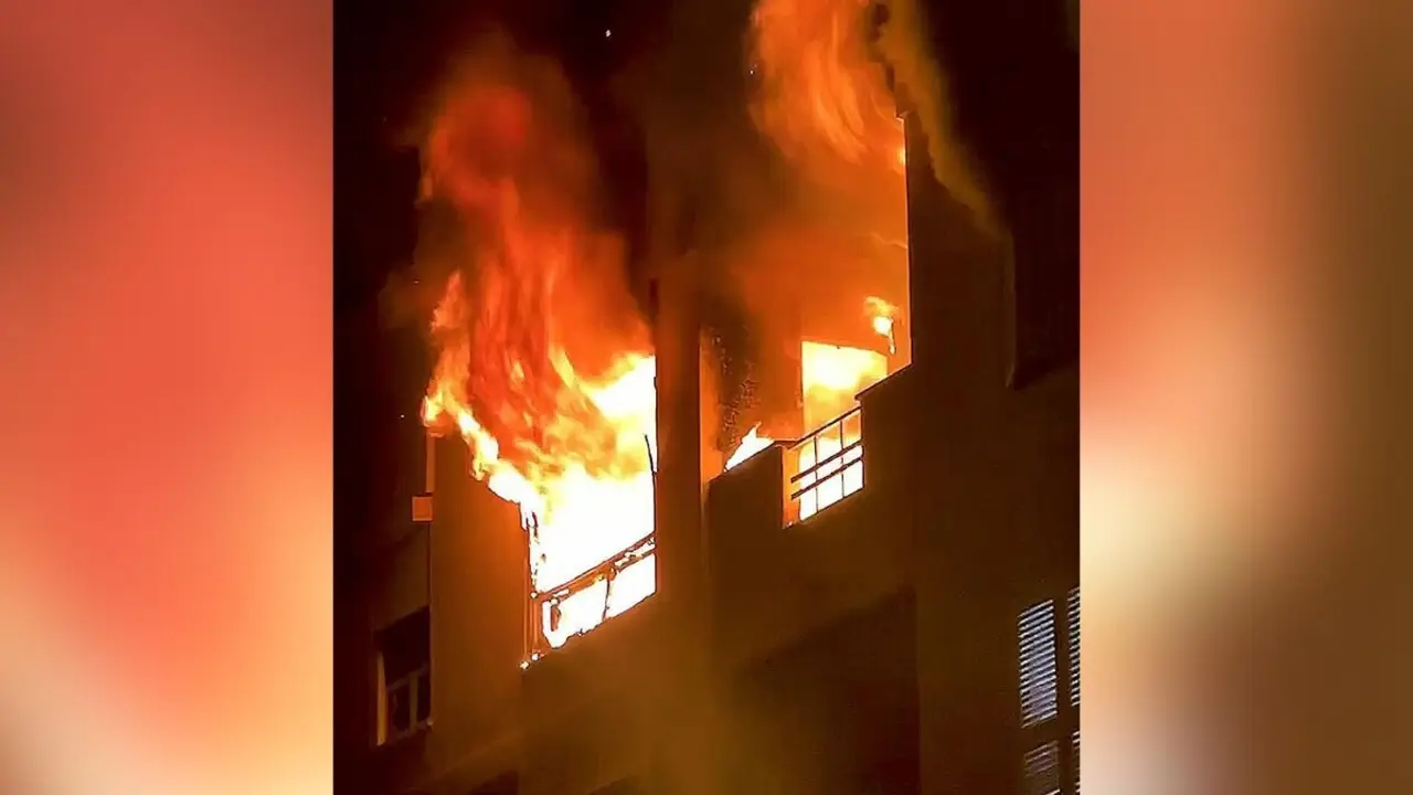 Muere una mujer atrapada entre las llamas del incendio originado en su piso