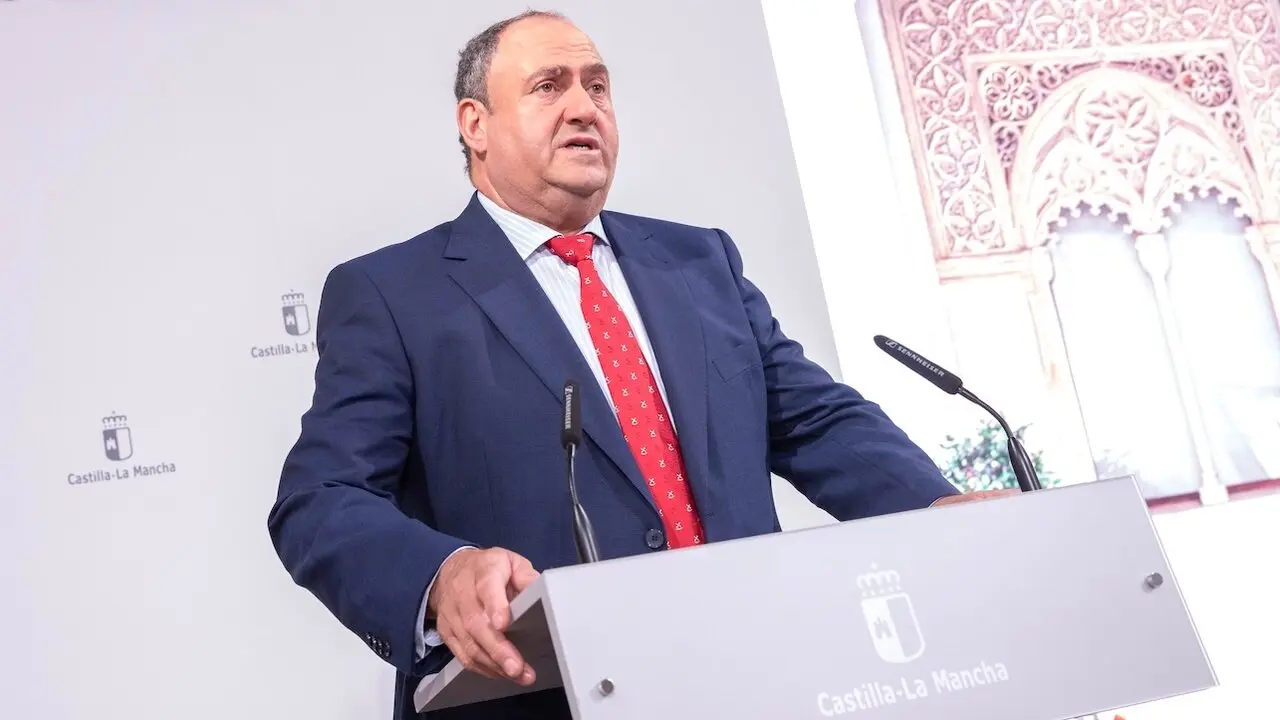 El consejero de Agricultura, Ganadería y Desarrollo Rural, Julián Martínez Lizán, ha informado en rueda de prensa de asuntos de su departamento abordados en el Consejo de Gobierno